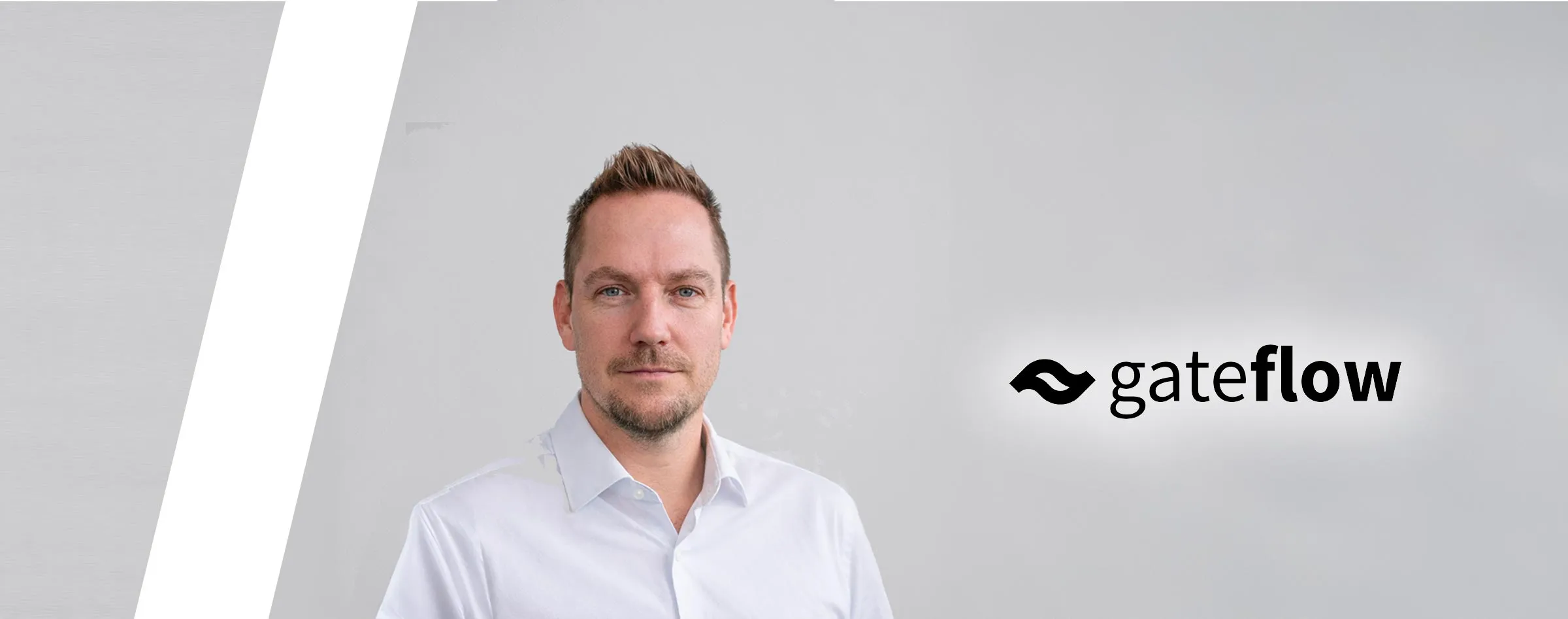 Michael Wutzke, Geschäftsführer der Gateflow GmbH, Frankfurt, neben der Gateflow-Wortmarke